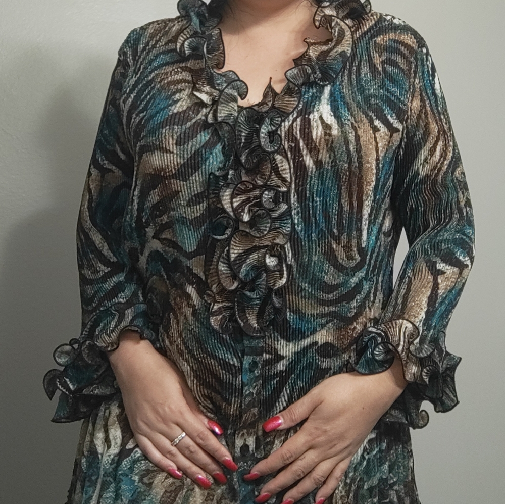 Scallop Ruffled  Top - Picture 2 of 8